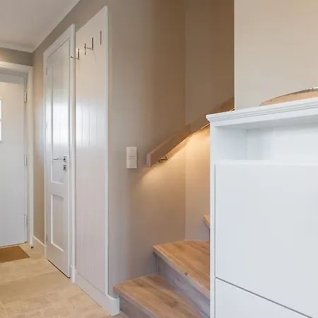 Stran Hus 1 *
