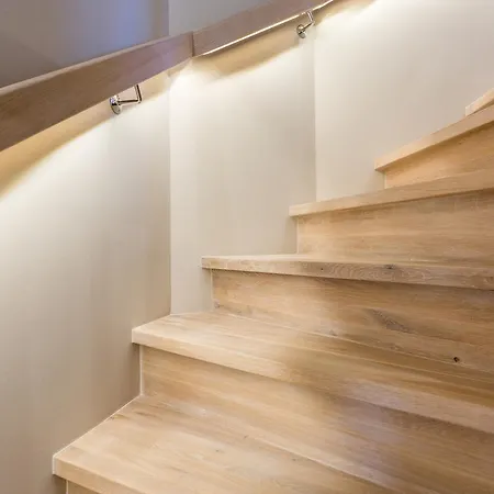 Stran Hus 1